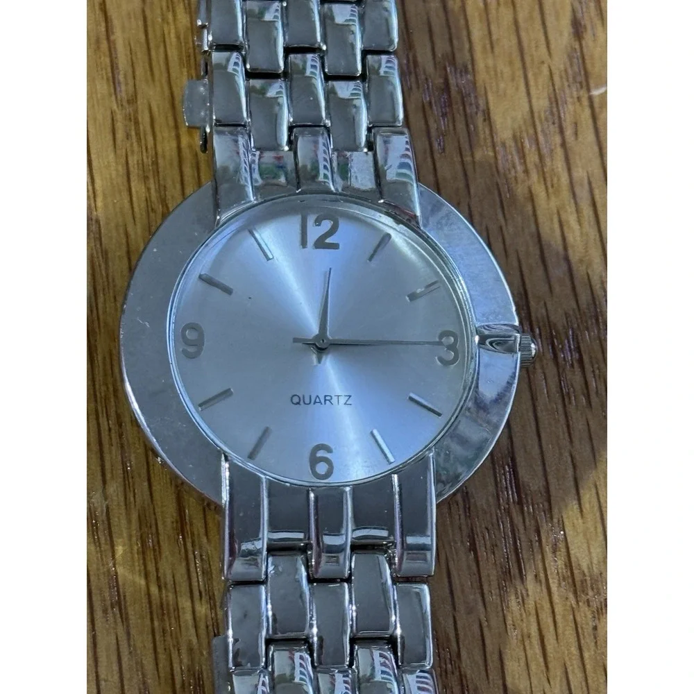 Silver Tone Analog Mens Wrist Watch‎ Stainless Steel Quartz Movement Second Hand